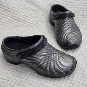 Dickies Nursing Clogs‎ Women's Size 6 Gray Professional Slip Resistant Zigzag
